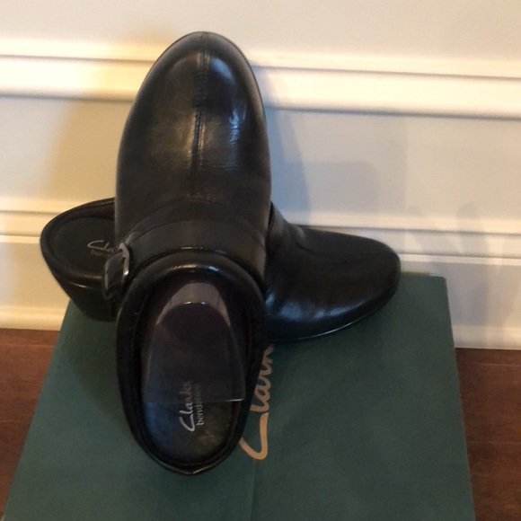 Never been worn Clark’s Bendable Black Loafers - Picture 2 of 2